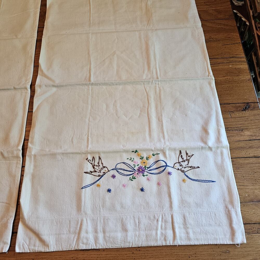VTG LoveBird Ribbon Hand Embroidered Pillowcase Pair Cottagecore Floral Romantic - Picture 3 of 16